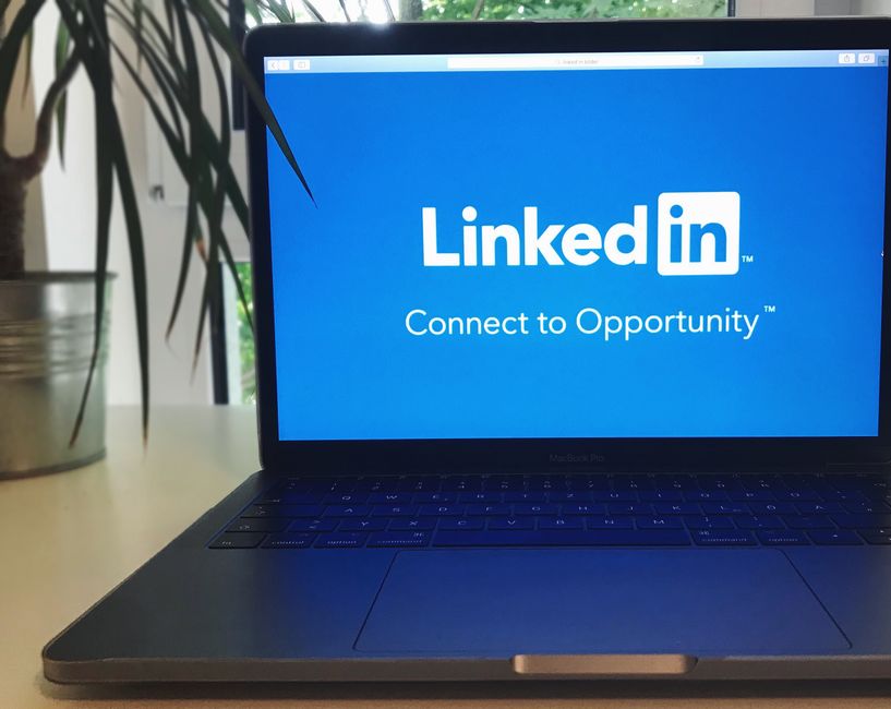 Cum cauți un job eficient: strategie, platforme și networking
